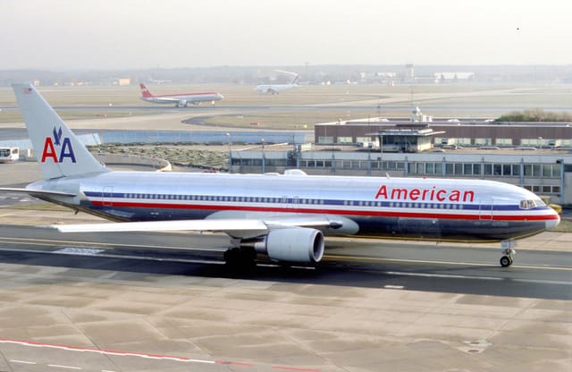 N368AA - Twin-engine aircraft
