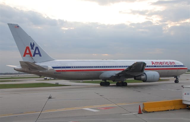 N343AN - Twin-engine aircraft