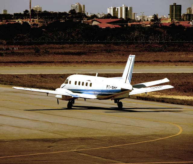 PT-SHP - Twin-engine aircraft