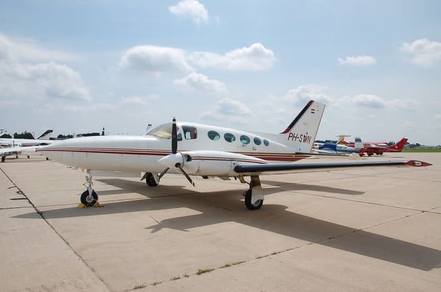 PH-SWN - Twin-engine aircraft