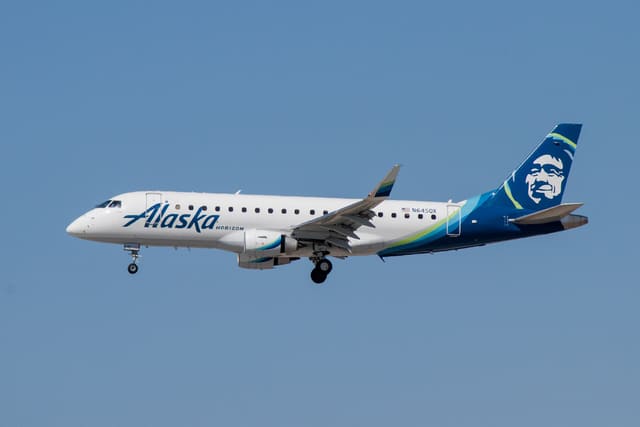N645QX - Twin-engine aircraft