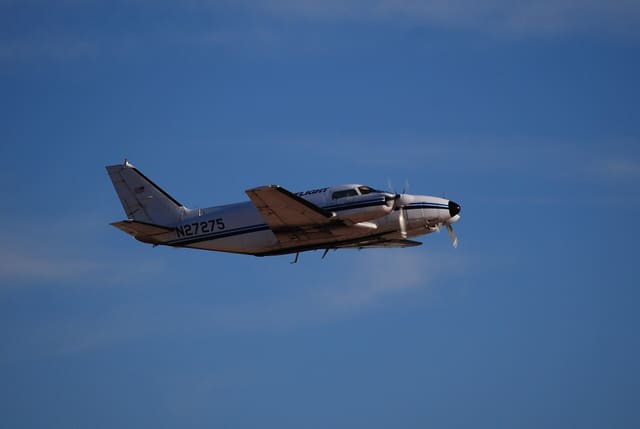 N27275 - Twin-engine aircraft