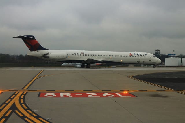 N924DL - Twin-engine aircraft