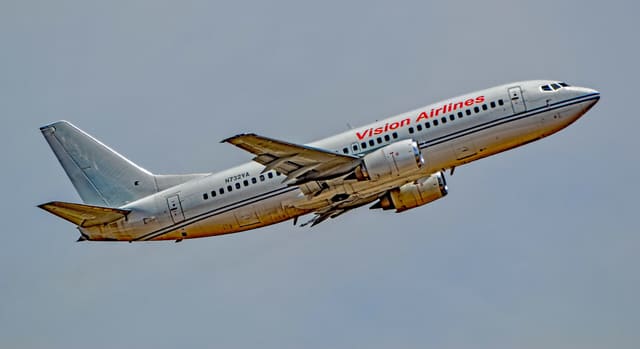 N732VA - Twin-engine aircraft