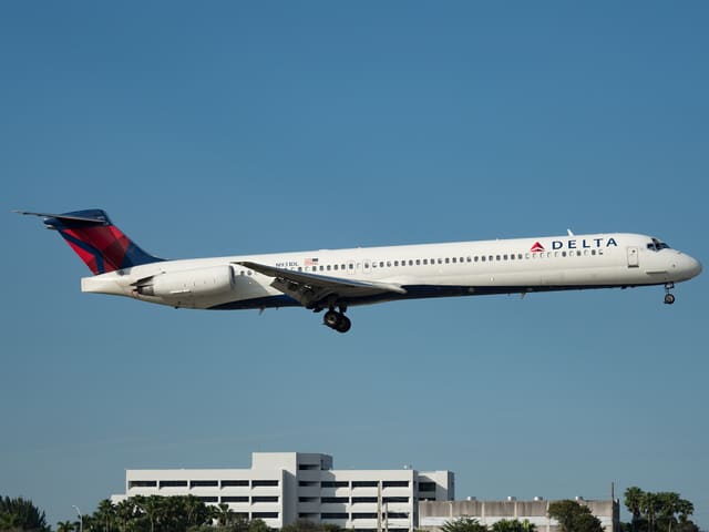 N931DL - Twin-engine aircraft
