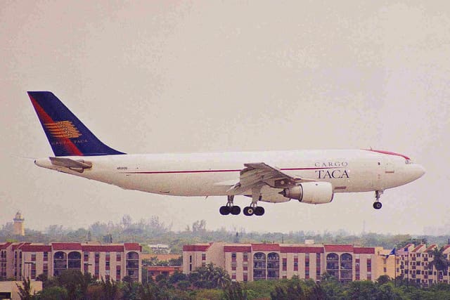 N59106 - Twin-engine aircraft