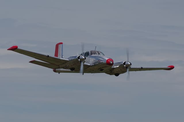 N3670B - Twin-engine aircraft