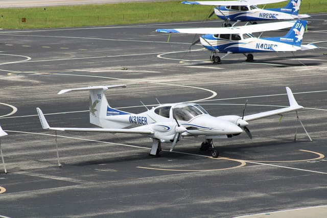 N316ER - Diamond
