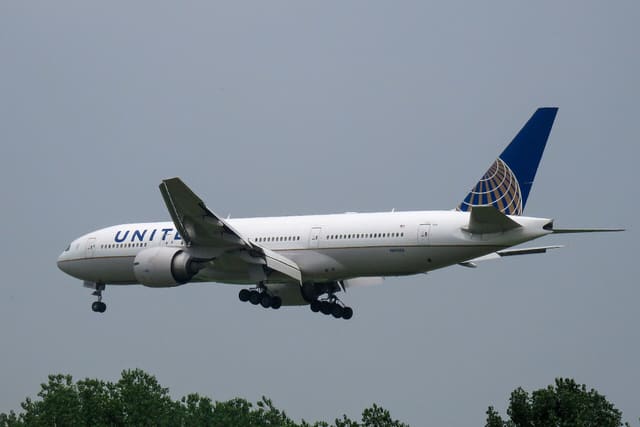 N69020 - Twin-engine aircraft