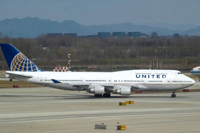 N128UA - Boeing