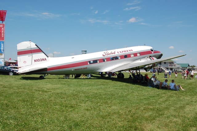 N103NA - Douglas