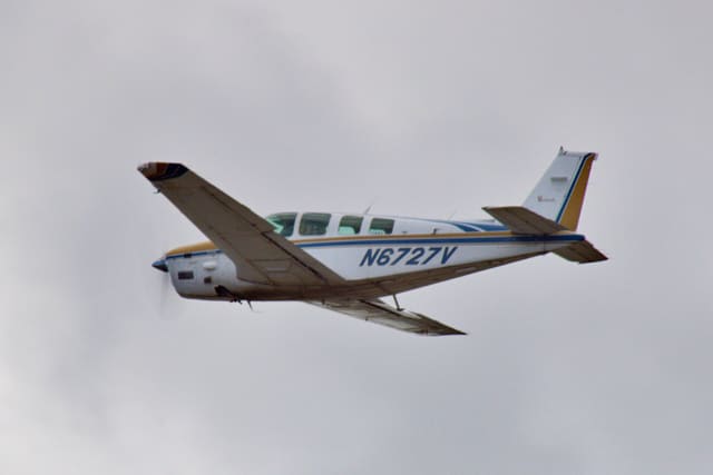 N6727V - Beechcraft