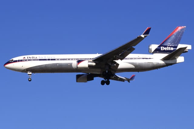 N804DE - Douglas