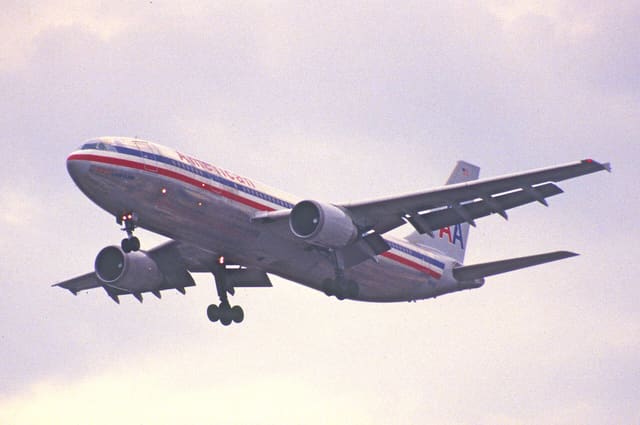 N80058 - Twin-engine aircraft