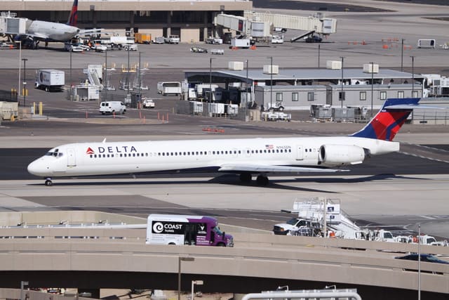 N965DN - Twin-engine aircraft