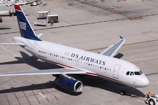 N833AW - Twin-engine aircraft