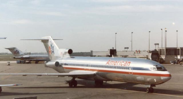 N718AA - Aircraft