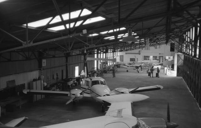 F-BOHS - Twin-engine aircraft