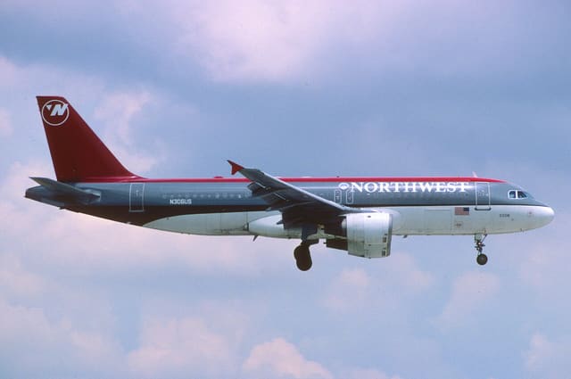 N306US - Twin-engine aircraft