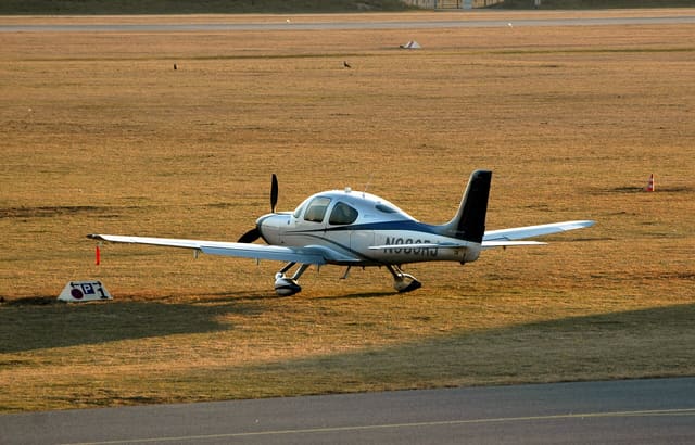 N980RJ - Cirrus