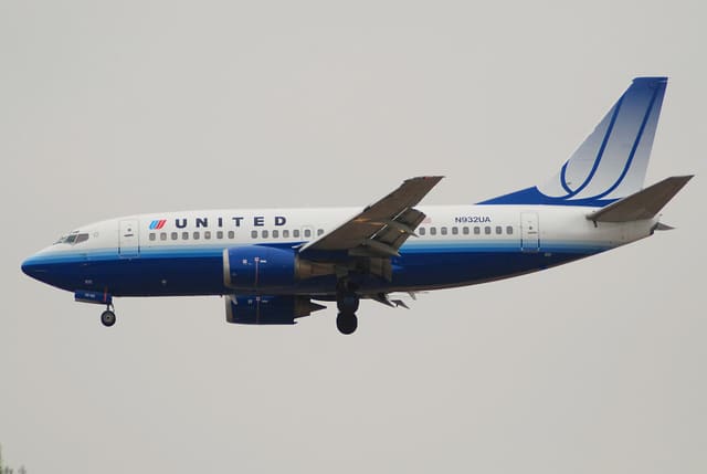 N932UA - Twin-engine aircraft