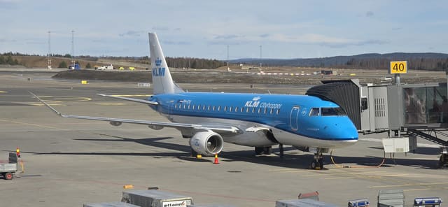PH-EXI - Embraer