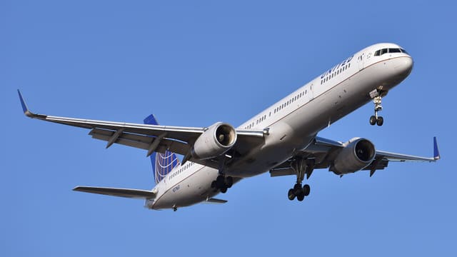 N77867 - Twin-engine aircraft