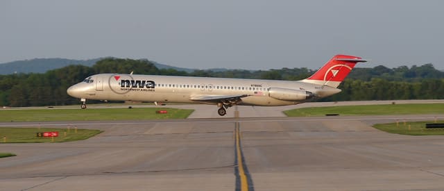 N786NC - Twin-engine aircraft