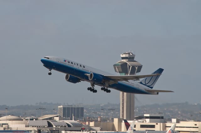 N787UA - Twin-engine aircraft