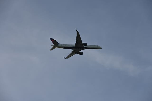 N900PC - Twin-engine aircraft