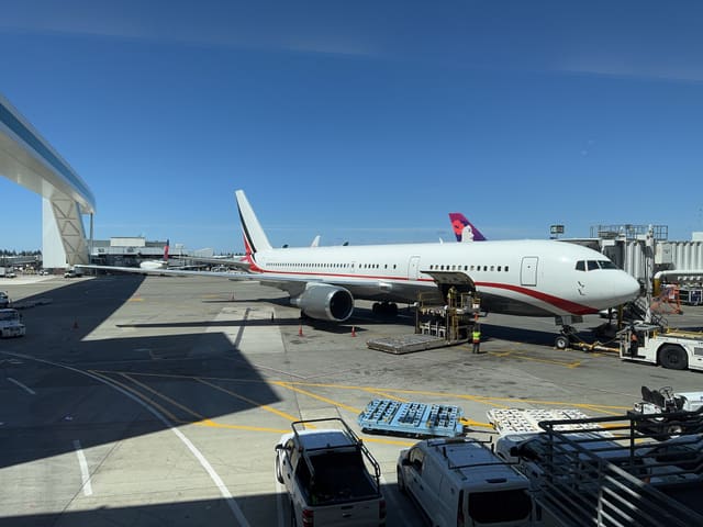 N423AX - Boeing 767-324