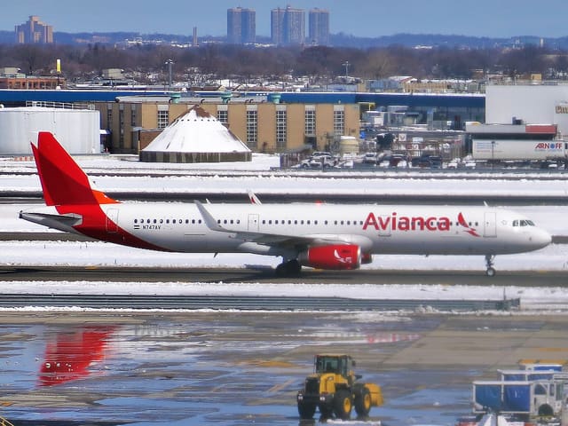 N747AV - Airbus