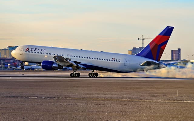 N137DL - Boeing