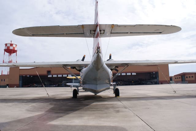 N96UC - Twin-engine aircraft