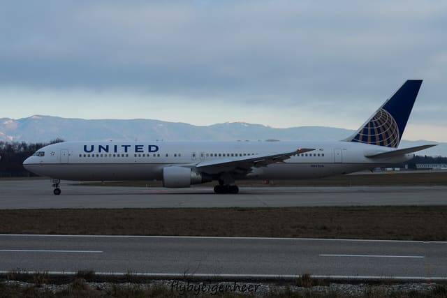 N642UA - Boeing