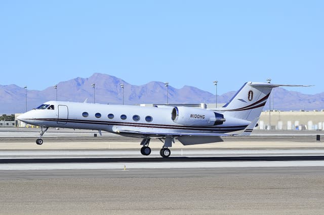 N100HG - Business jet