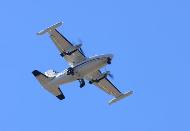 N281MA - Twin-engine aircraft