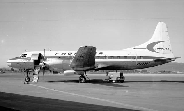 N73301 - Twin-engine aircraft