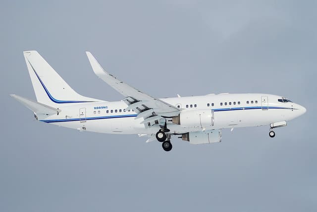 N889NC - Twin-engine aircraft