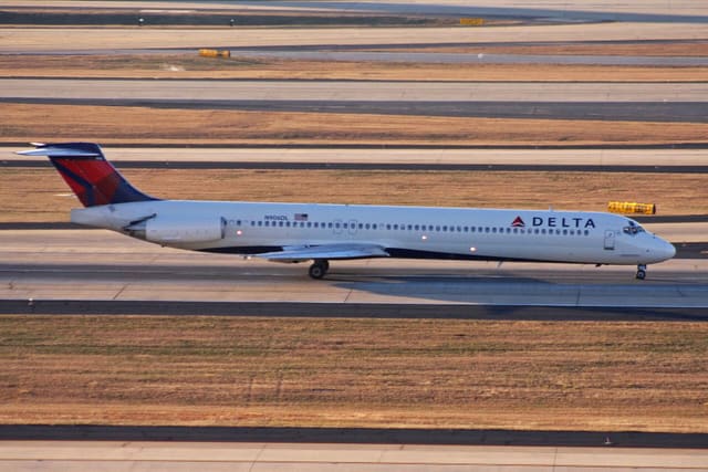N906DL - Douglas
