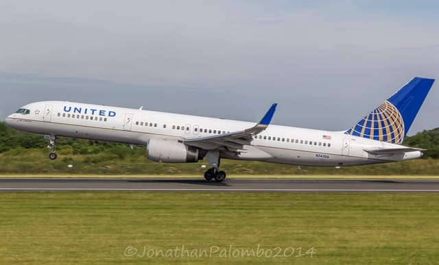 N14106 - Twin-engine aircraft