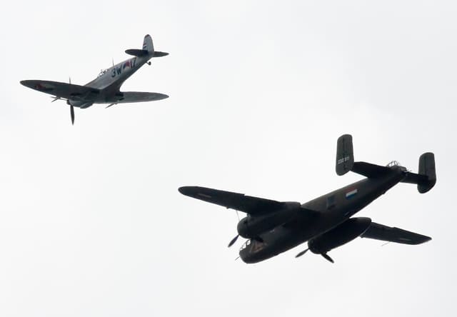  - Twin-engine aircraft