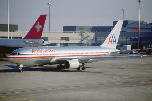 N327AA - Boeing