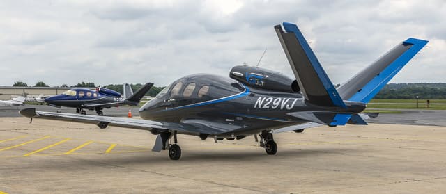 N29VJ - Cirrus