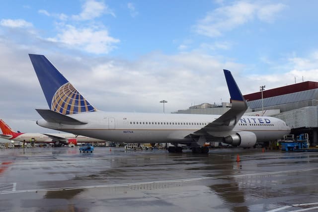 N677UA - Boeing