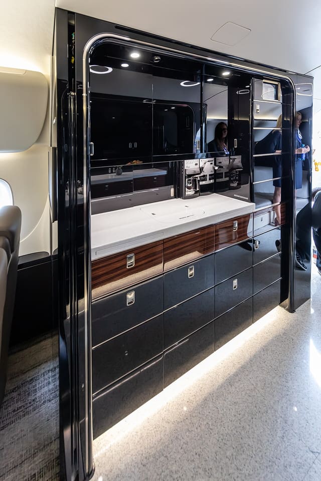 N727EE - Business jet