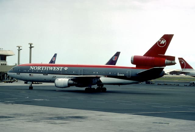 N235NW - Douglas