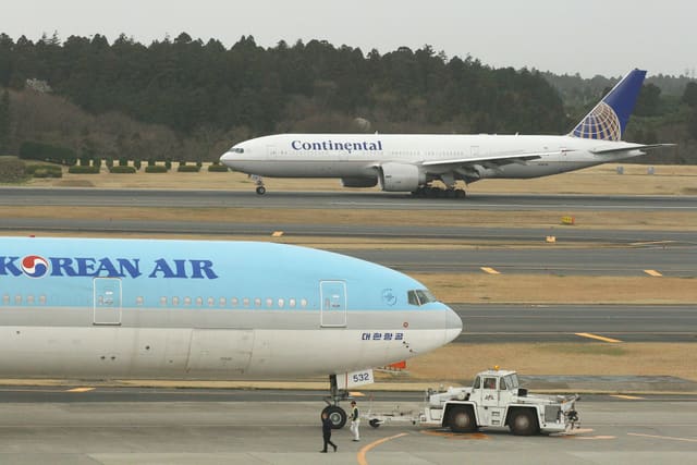 N76010 - Twin-engine aircraft