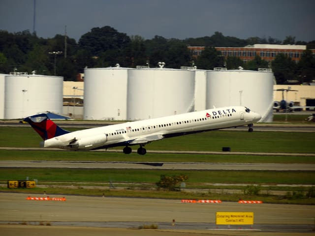 N941DL - Twin-engine aircraft