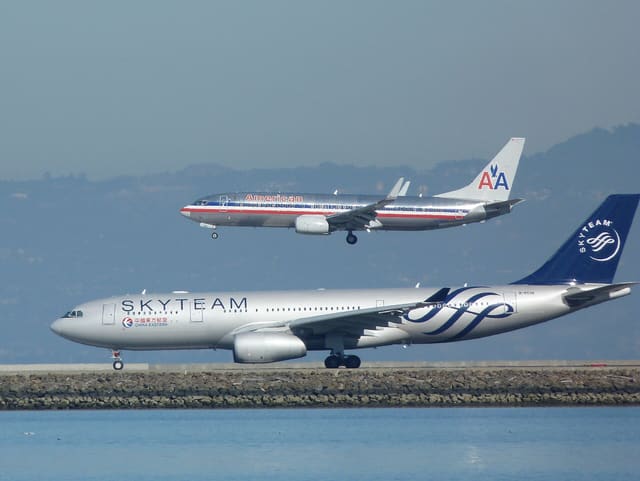 N990AN - Twin-engine aircraft